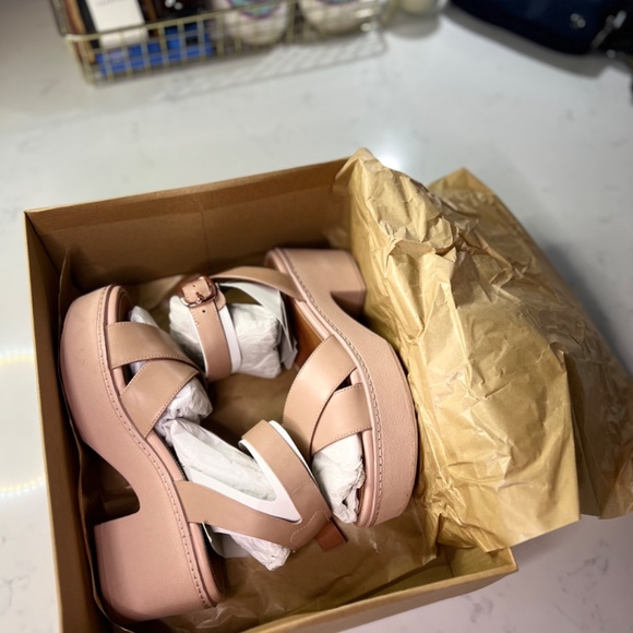 PILAR CROSSOVER LEATHER ANKLE-STRAP PLATFORMS SANDALS - Picture 11 of 13